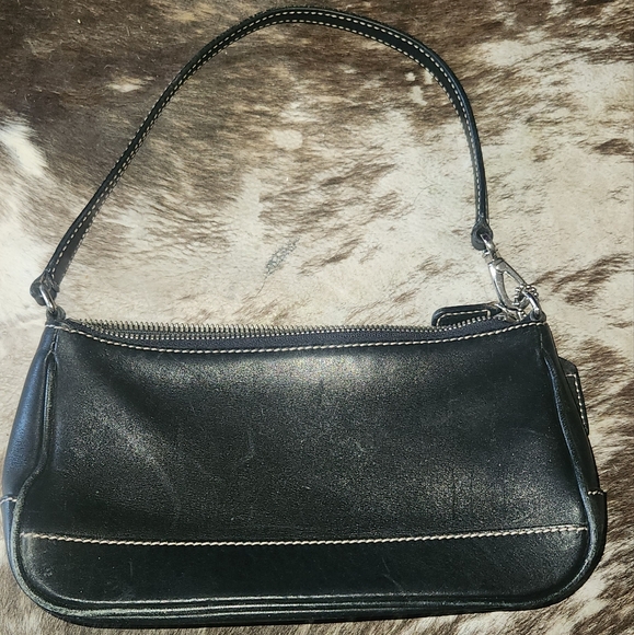 Coach Black Leather Wristley/Clutch. - Picture 1 of 4